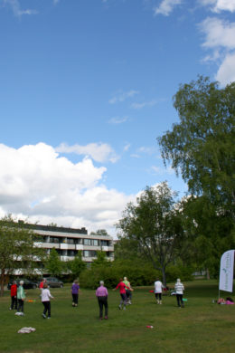 Puistojumppaa Tuiran rannassa 13.6.2018